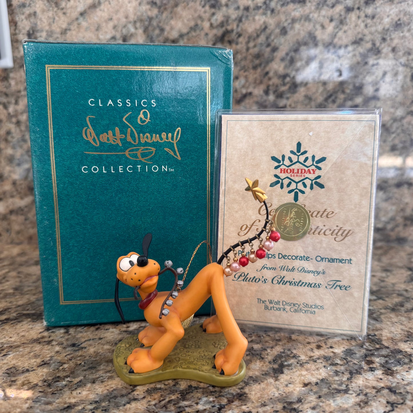 Walt Disney Classic Collection "Pluto Helps Decorate”