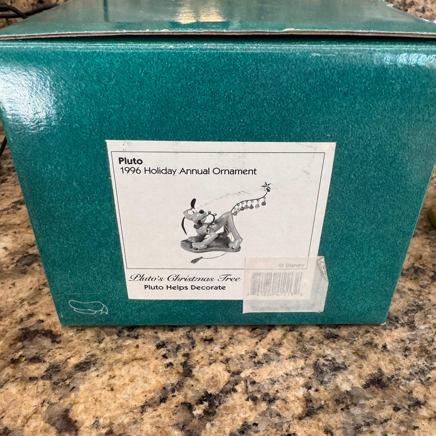 Walt Disney Classic Collection "Pluto Helps Decorate”