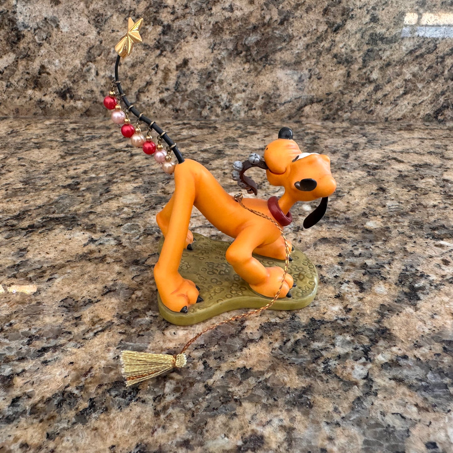 Walt Disney Classic Collection "Pluto Helps Decorate”